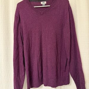 Old Navy Men's V-Neck Sweater in Deep Purple